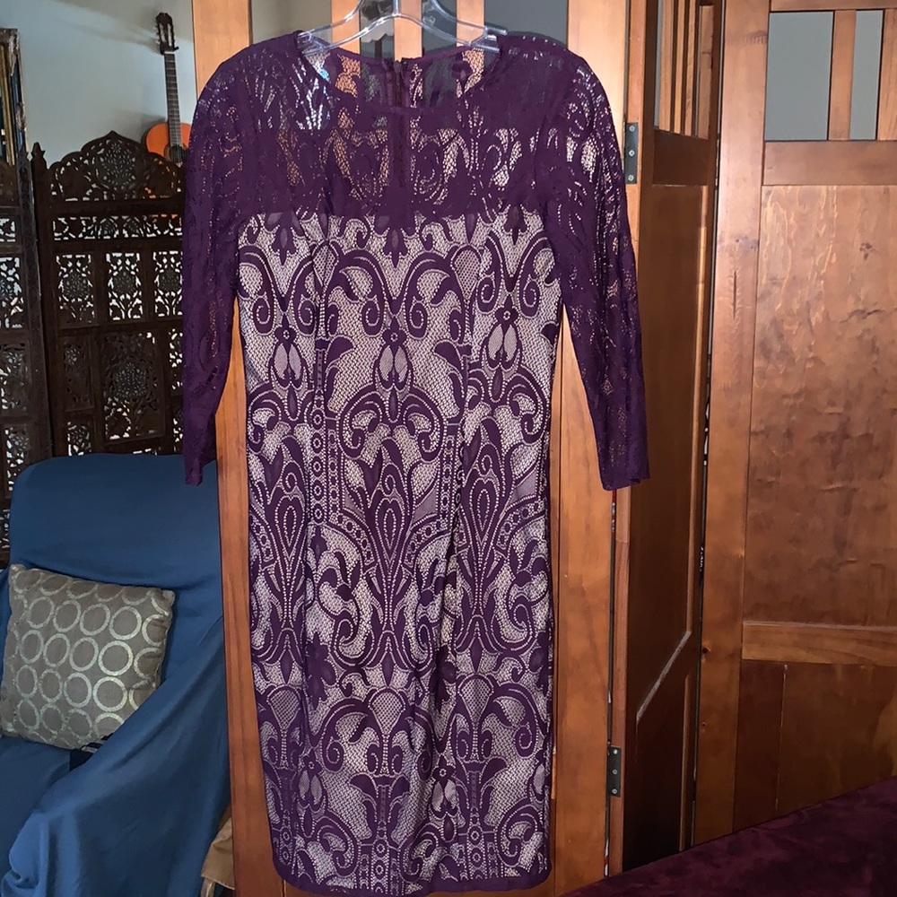 🎉HP!🎉Papell Lace Dress With Accent Cream Lining